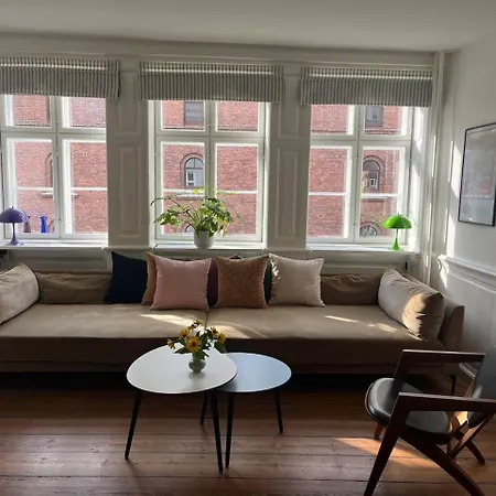 Two Story Apartment In Charming Christianshavn شقة كوبنهاجن