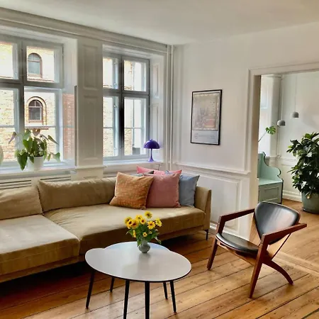 Two Story Apartment In Charming Christianshavn شقة كوبنهاجن