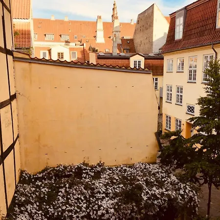 Two Story Apartment In Charming Christianshavn كوبنهاجن